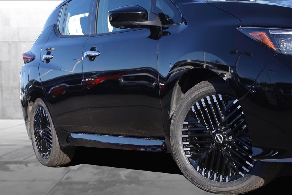 Nissan LEAF Vehicle Image 03