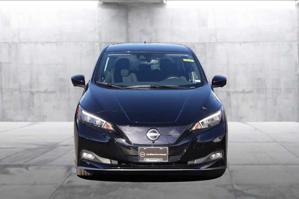 Nissan LEAF Vehicle Image 04