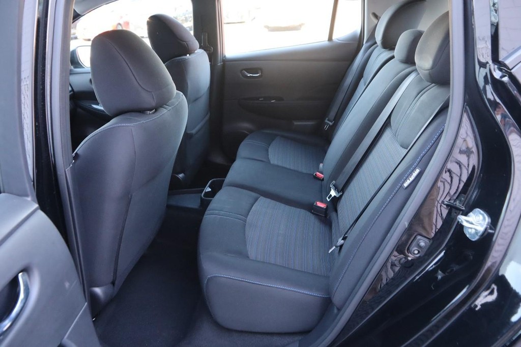 Nissan LEAF Vehicle Image 09