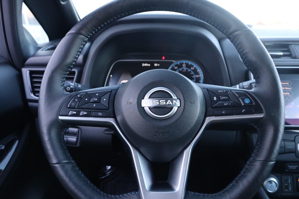 Nissan LEAF Vehicle Image 10