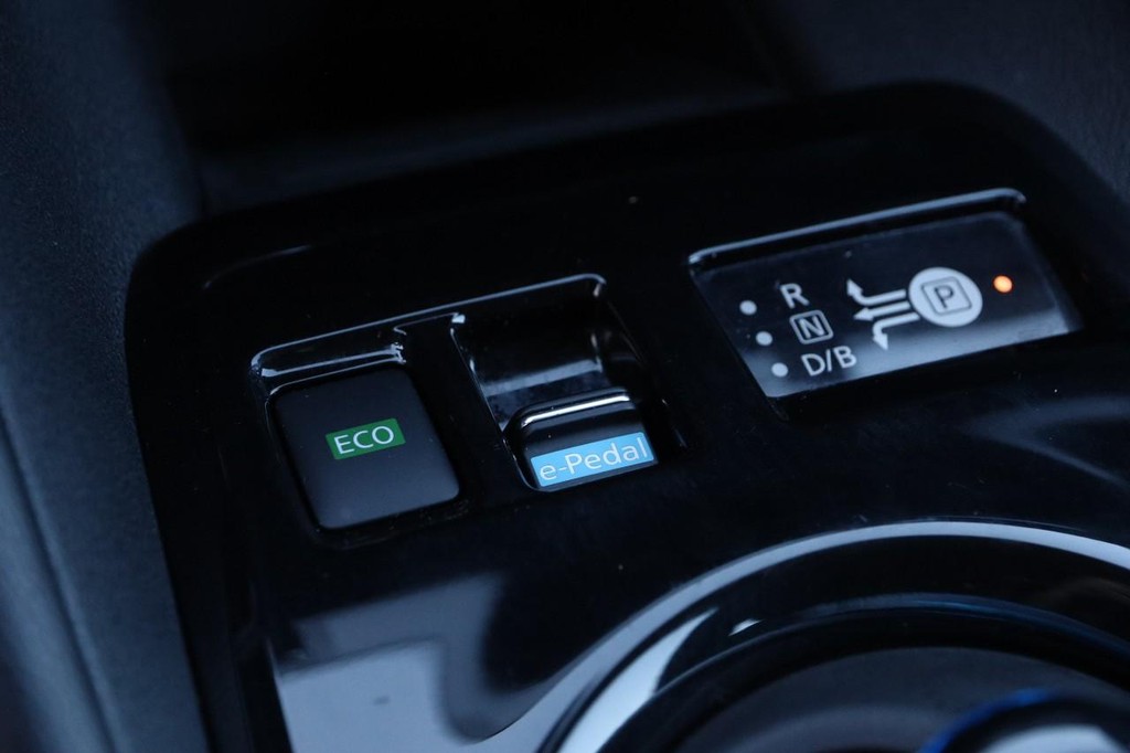 Nissan LEAF Vehicle Image 17