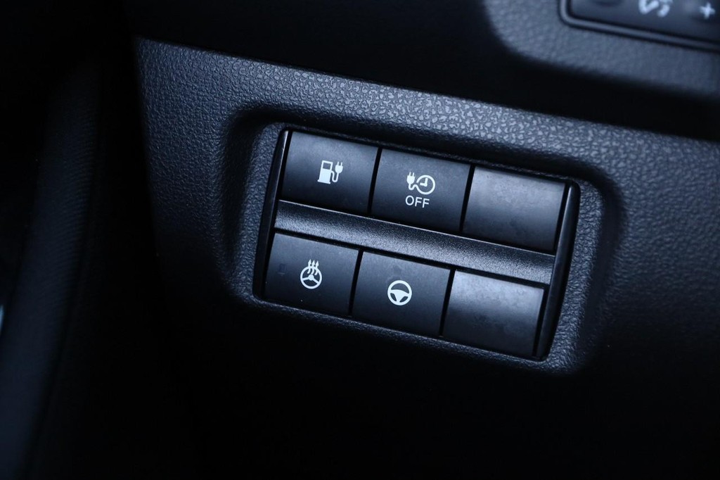 Nissan LEAF Vehicle Image 18