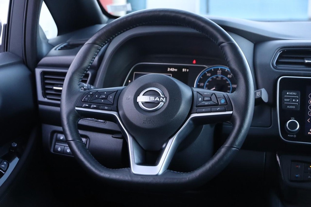 Nissan LEAF Vehicle Image 21