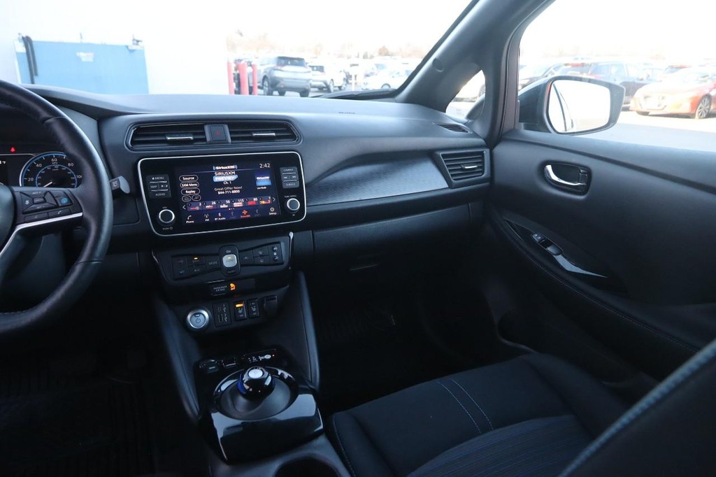 Nissan LEAF Vehicle Image 23