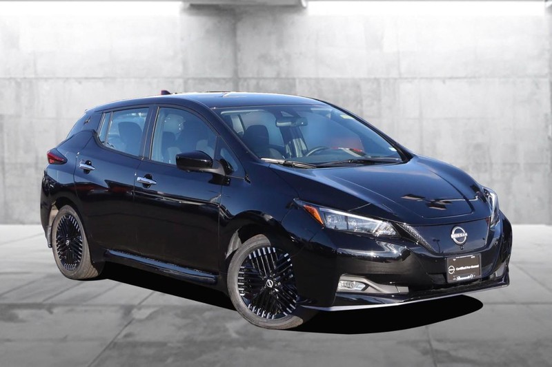 Nissan LEAF Vehicle Image 02