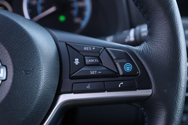 Nissan LEAF Vehicle Image 12