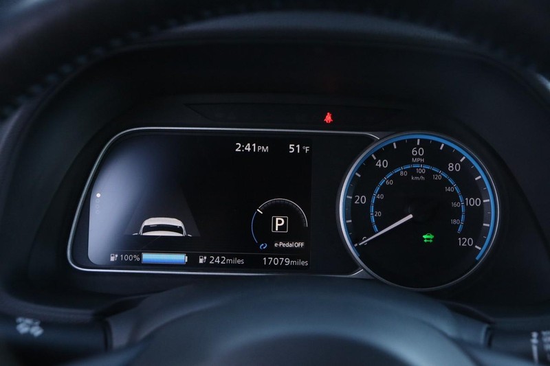 Nissan LEAF Vehicle Image 13