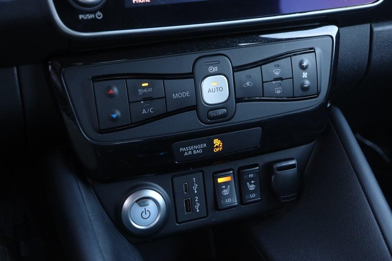 Nissan LEAF Vehicle Image 16