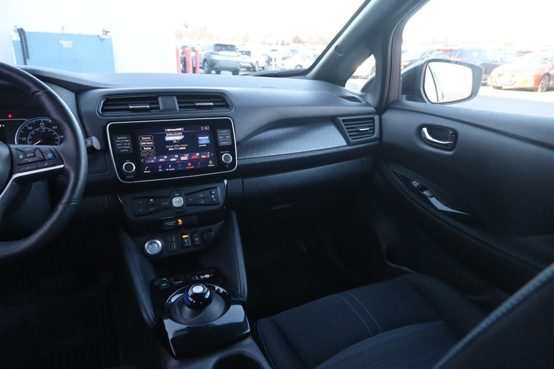 Nissan LEAF Vehicle Image 23