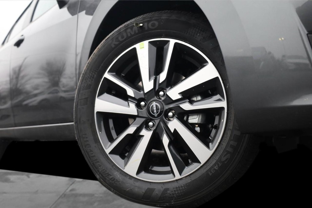 Nissan Versa Vehicle Image 03