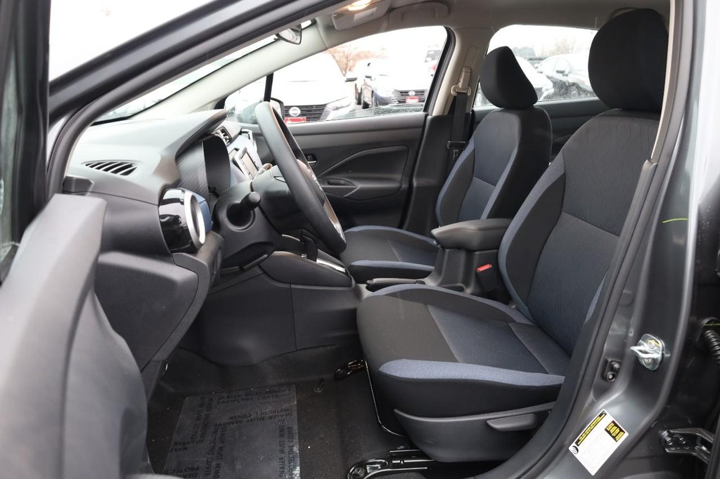 Nissan Versa Vehicle Image 08