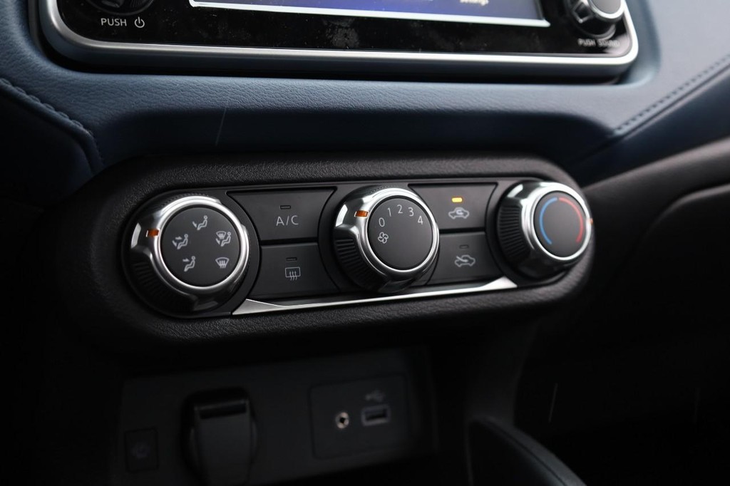 Nissan Versa Vehicle Image 13