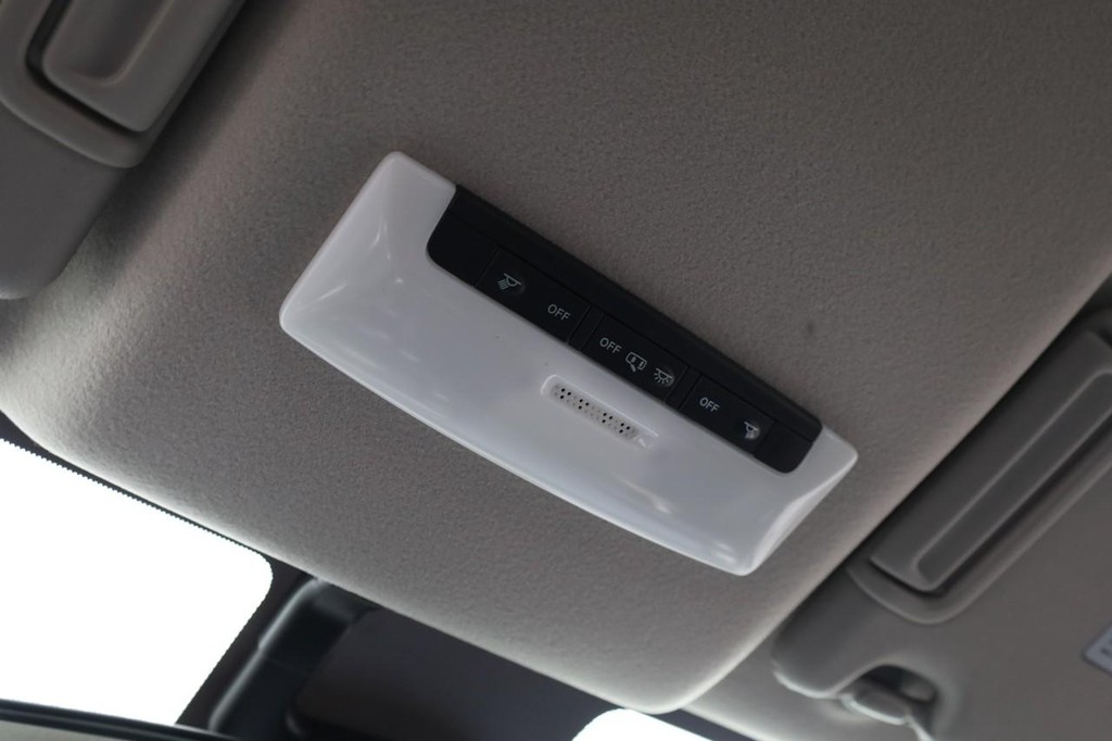 Nissan Versa Vehicle Image 16