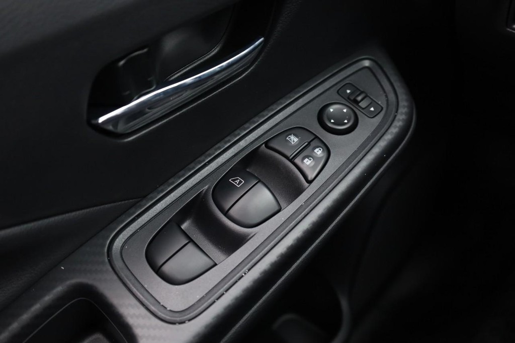 Nissan Versa Vehicle Image 17