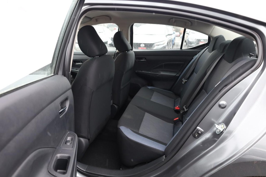 Nissan Versa Vehicle Image 19