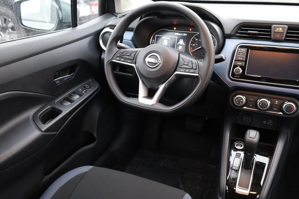 Nissan Versa Vehicle Image 22