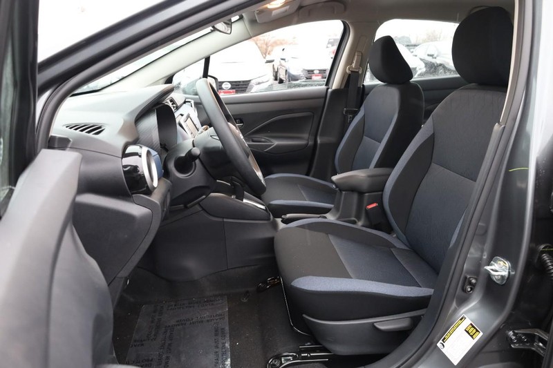 Nissan Versa Vehicle Image 08