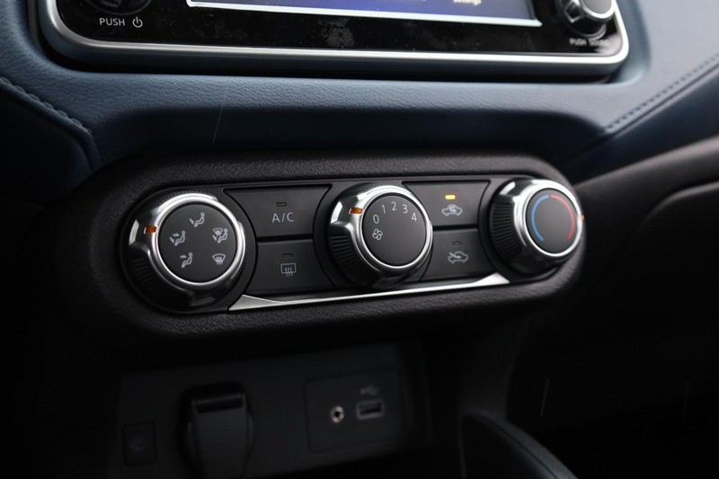 Nissan Versa Vehicle Image 13