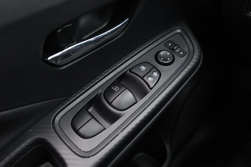 Nissan Versa Vehicle Image 17