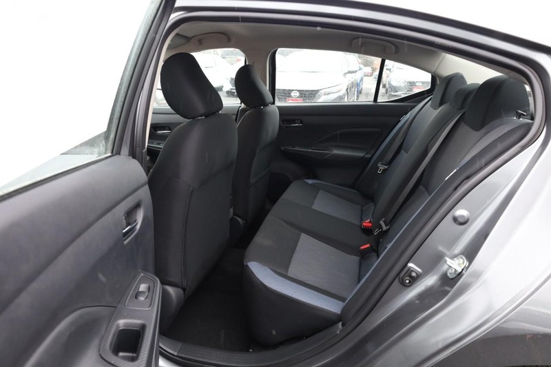 Nissan Versa Vehicle Image 19