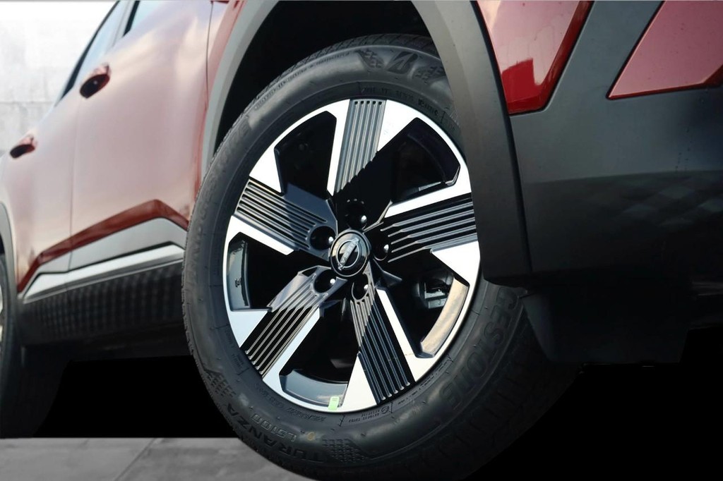 Nissan Kicks Vehicle Image 03