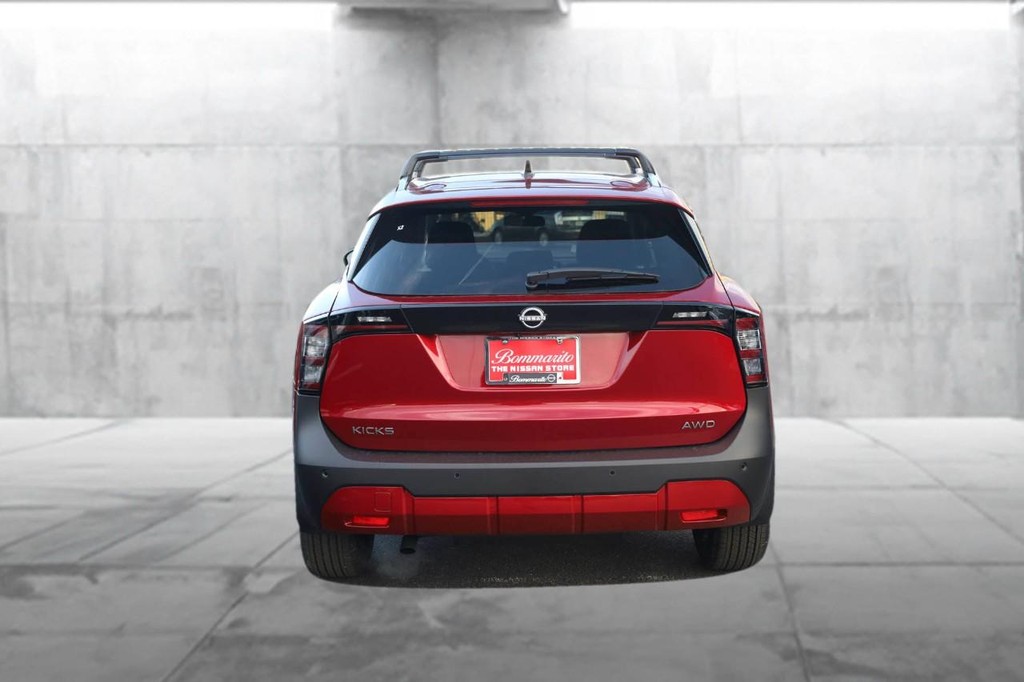 Nissan Kicks Vehicle Image 06