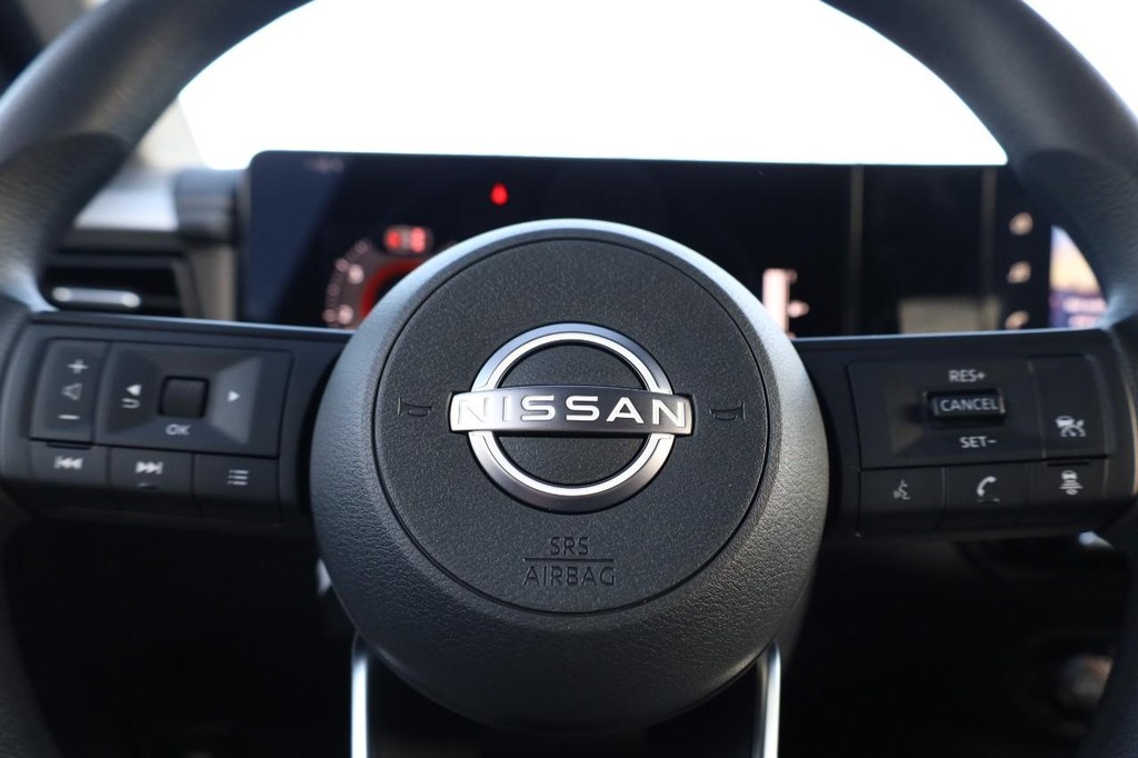 Nissan Kicks Vehicle Image 09