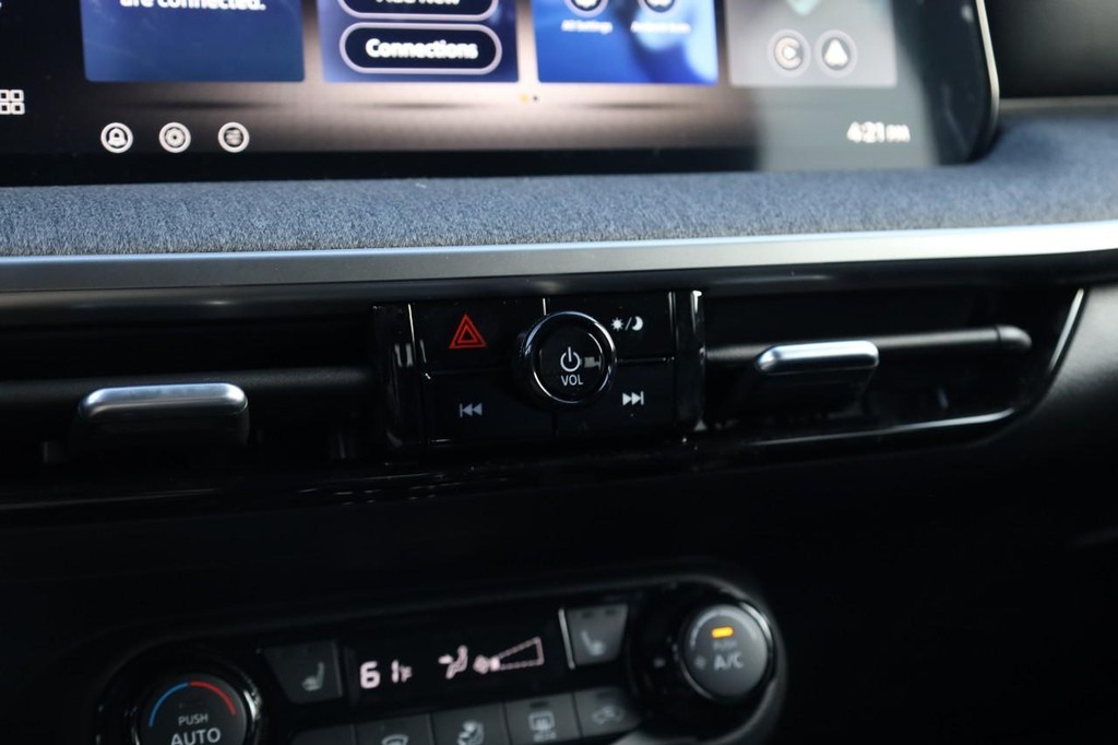 Nissan Kicks Vehicle Image 13