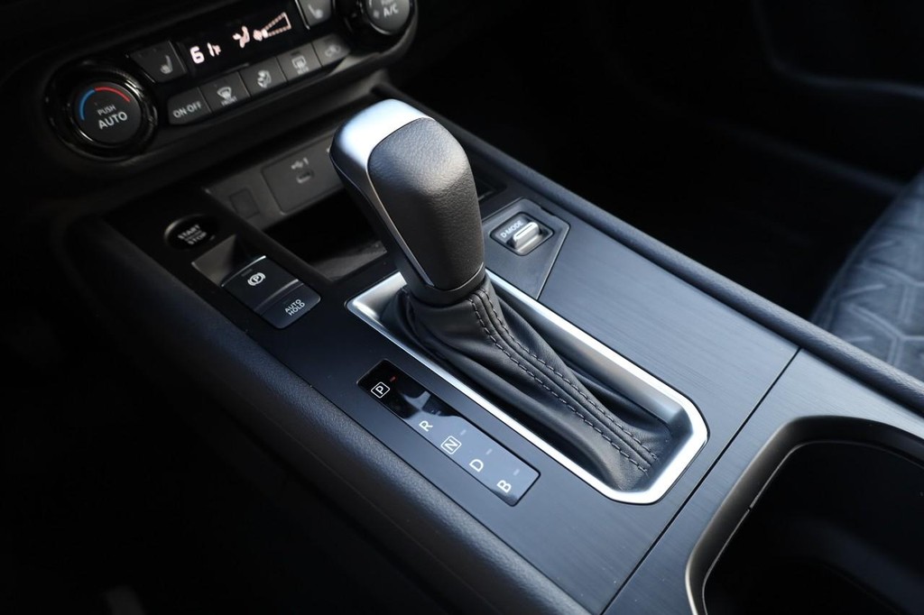 Nissan Kicks Vehicle Image 16