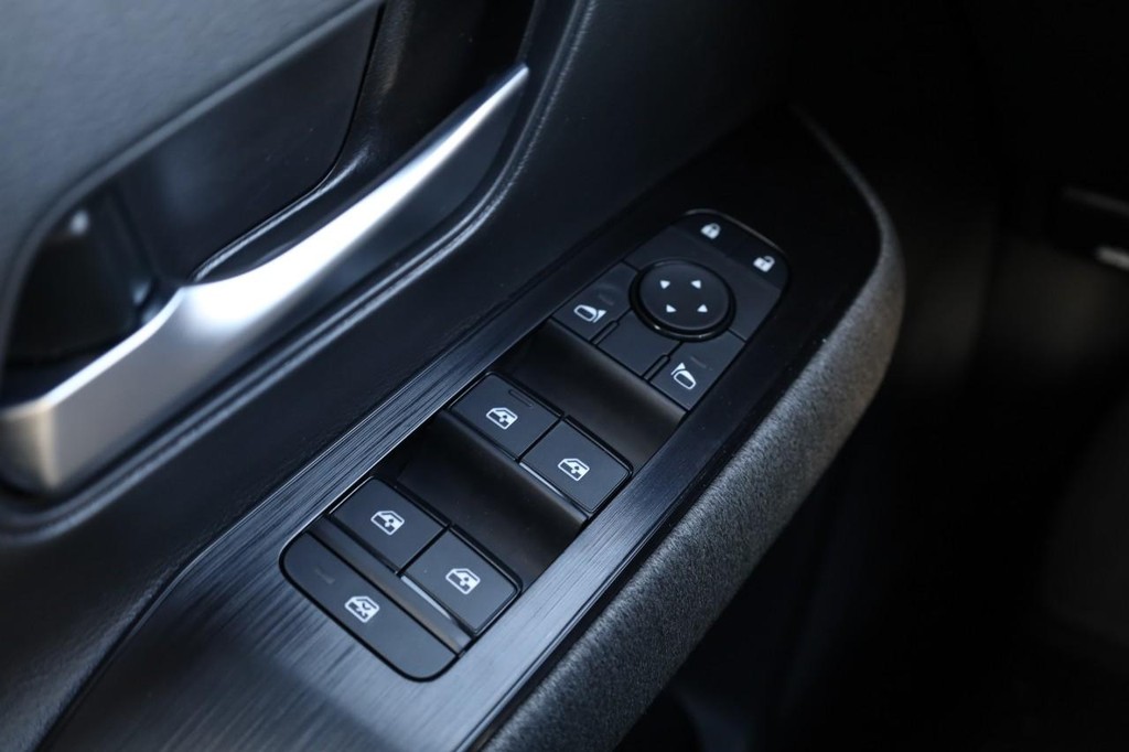 Nissan Kicks Vehicle Image 18