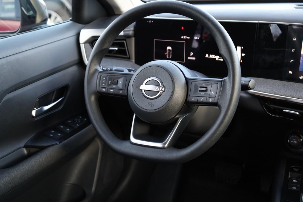 Nissan Kicks Vehicle Image 22