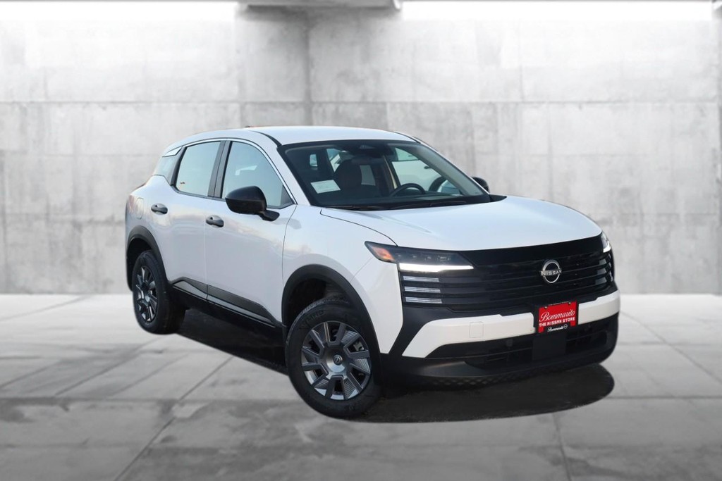 Nissan Kicks Vehicle Image 02