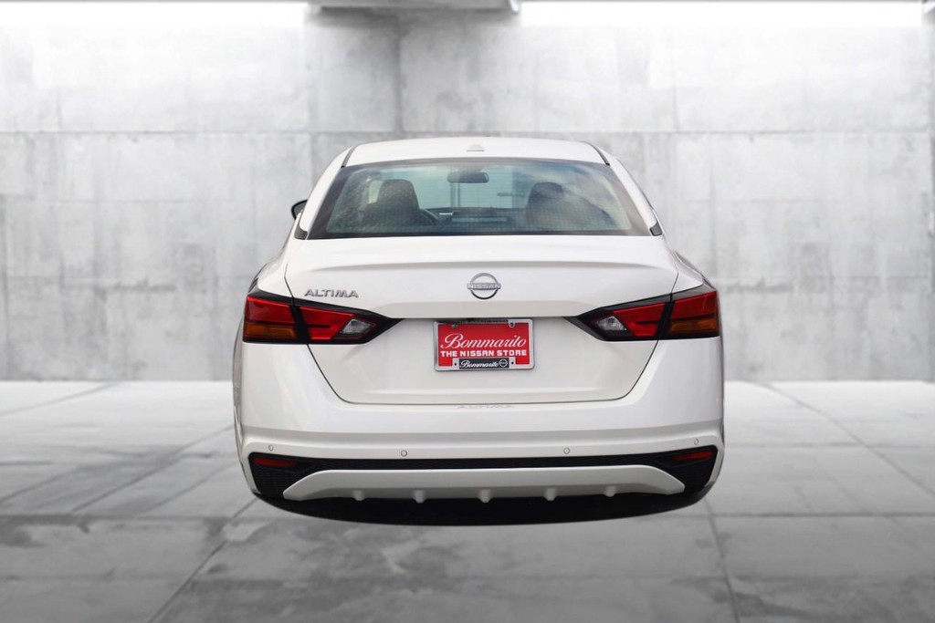 Nissan Altima Vehicle Image 06