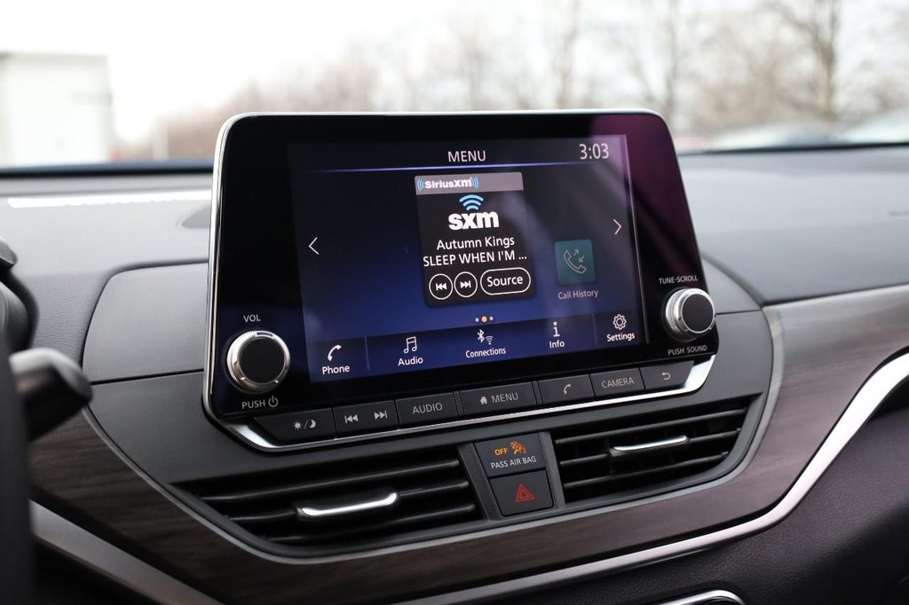 Nissan Altima Vehicle Image 11