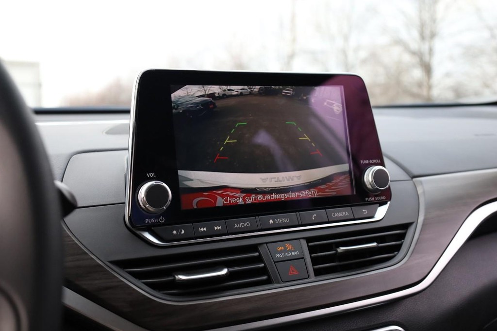 Nissan Altima Vehicle Image 12