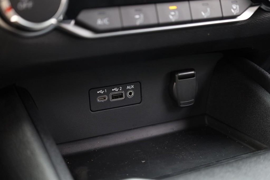 Nissan Altima Vehicle Image 14