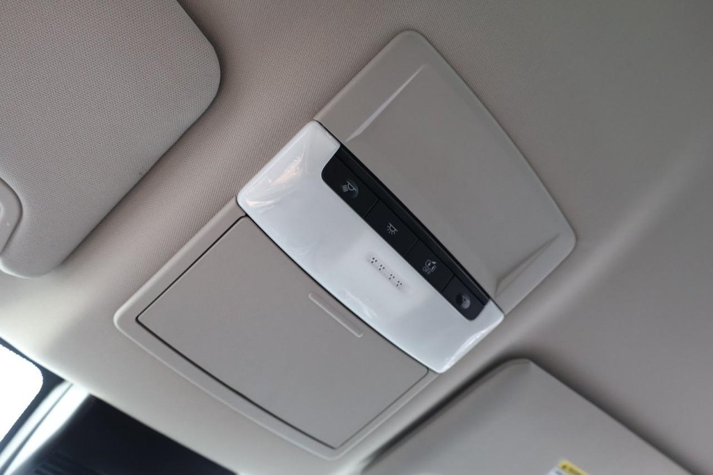 Nissan Altima Vehicle Image 16