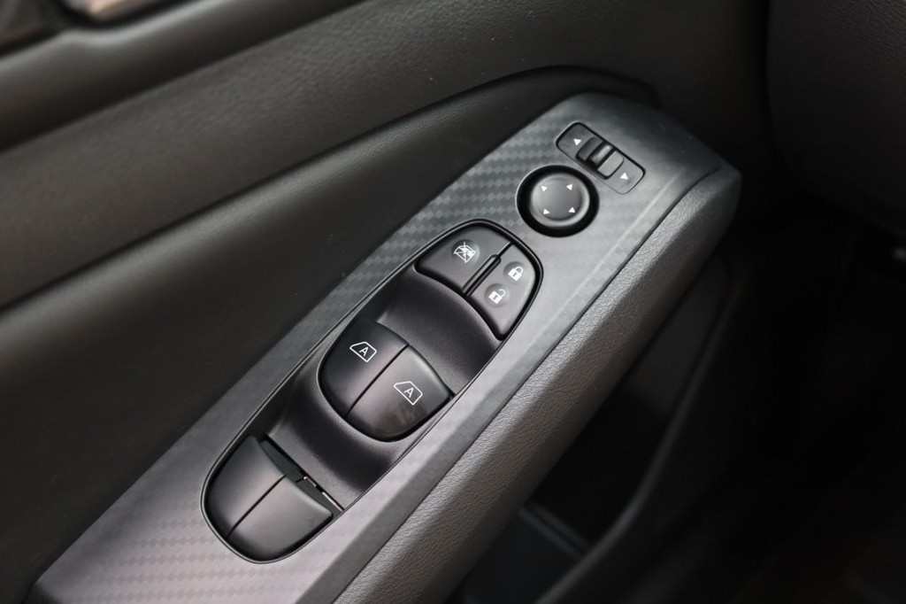 Nissan Altima Vehicle Image 17