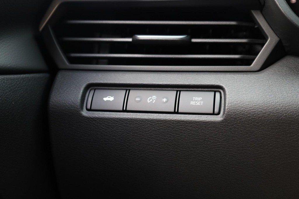 Nissan Altima Vehicle Image 18