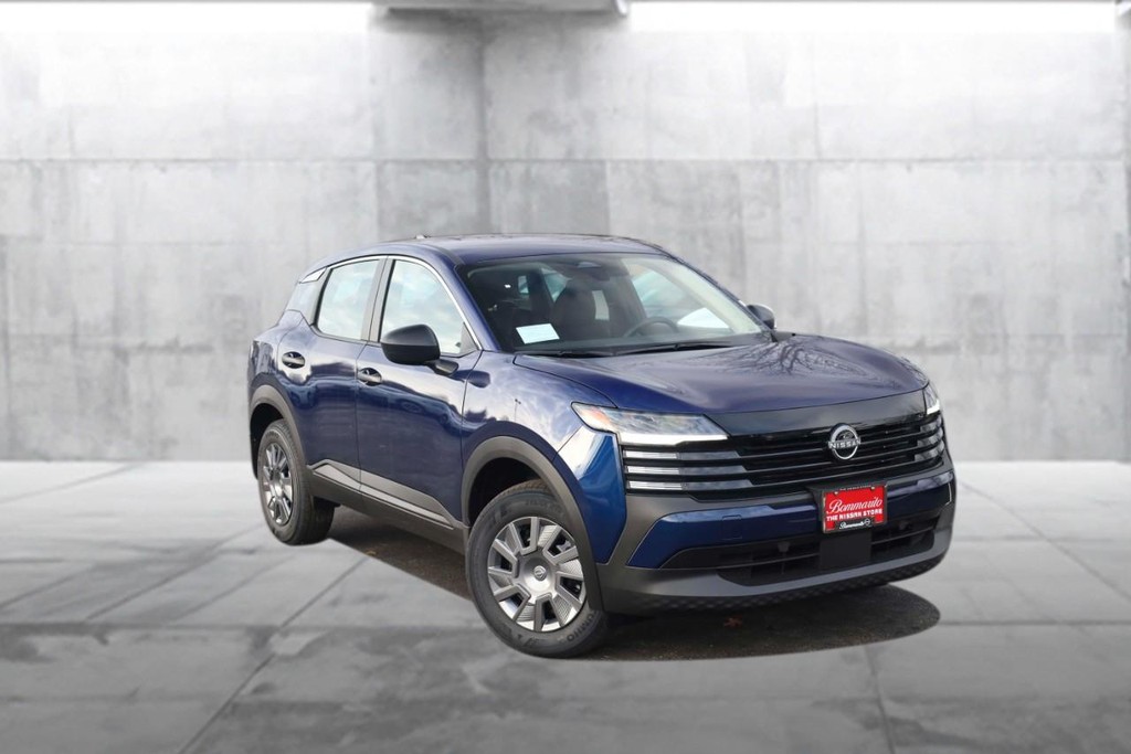 Nissan Kicks Vehicle Image 02