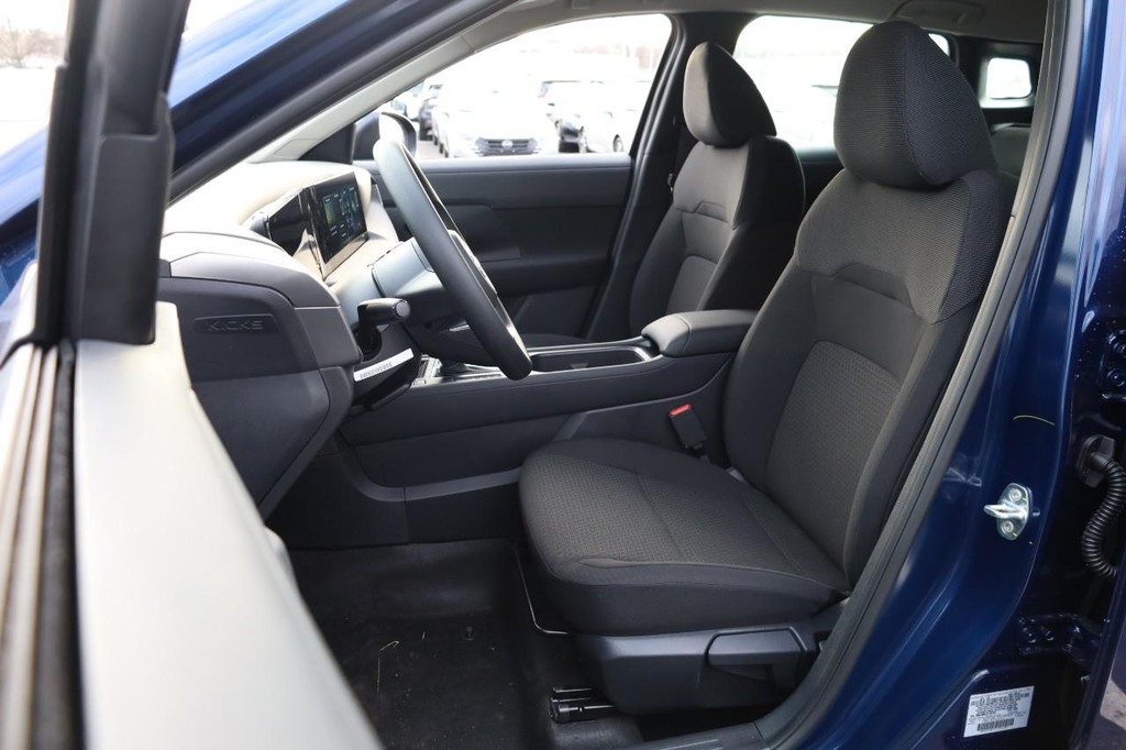 Nissan Kicks Vehicle Image 08