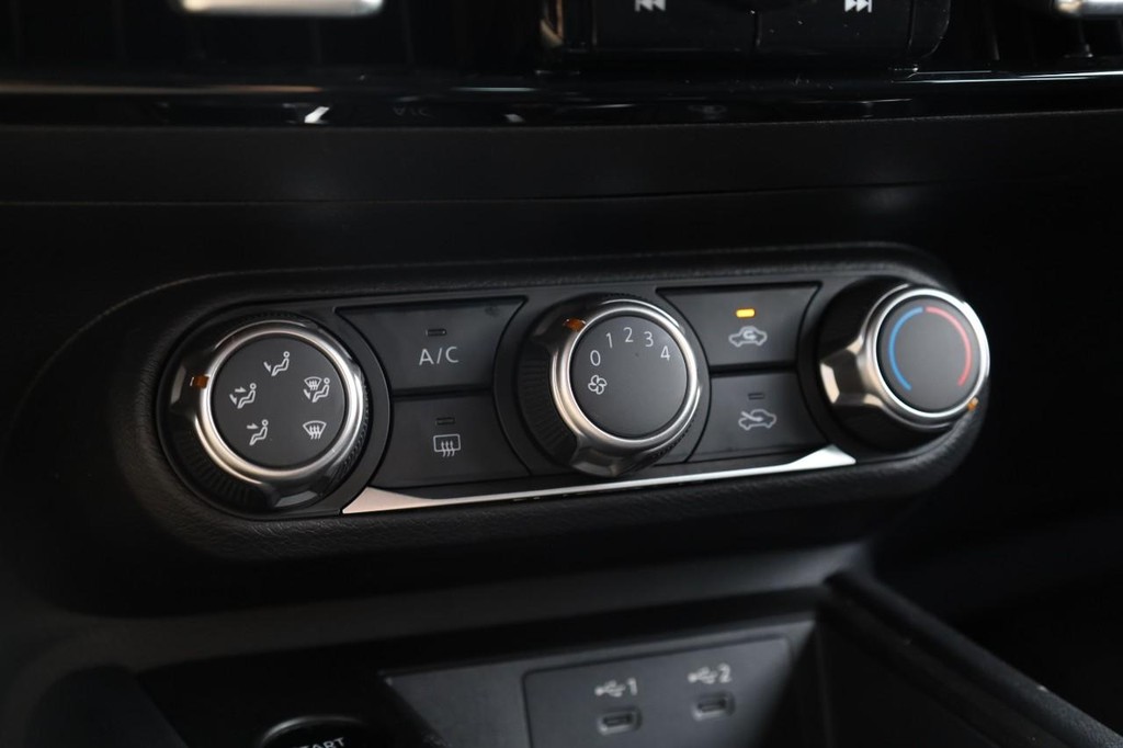 Nissan Kicks Vehicle Image 14