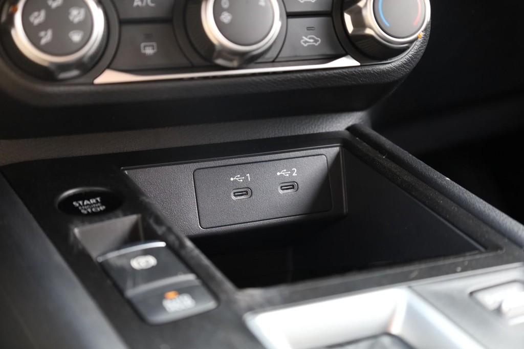 Nissan Kicks Vehicle Image 15