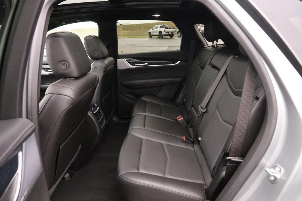 Cadillac XT5 Vehicle Image 11