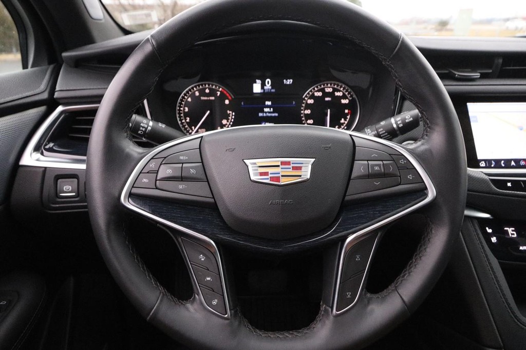 Cadillac XT5 Vehicle Image 12