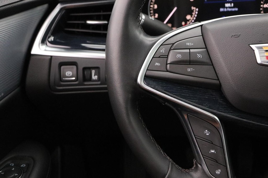 Cadillac XT5 Vehicle Image 13