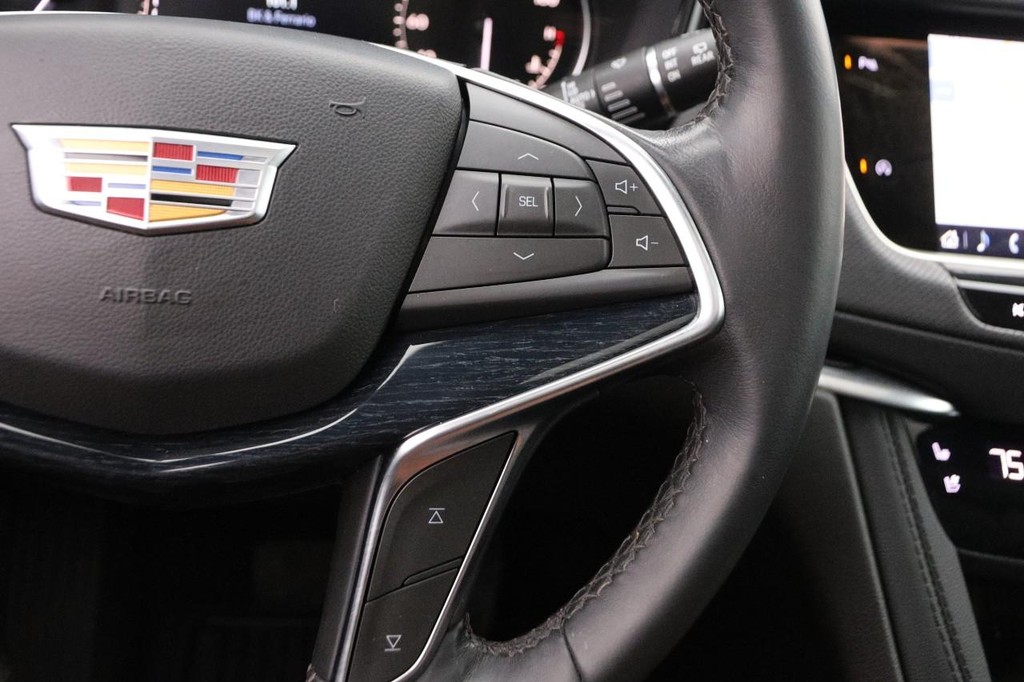 Cadillac XT5 Vehicle Image 14