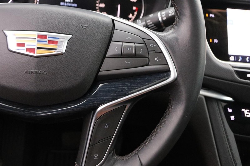 Cadillac XT5 Vehicle Image 14