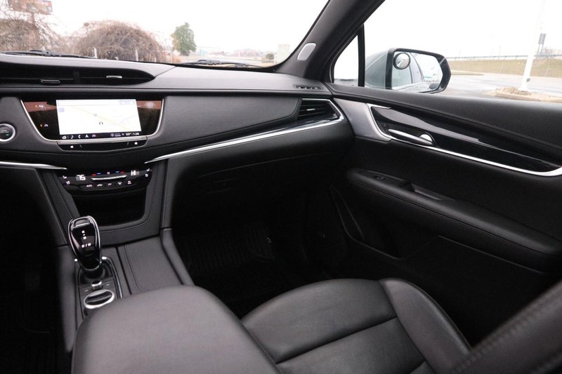 Cadillac XT5 Vehicle Image 25