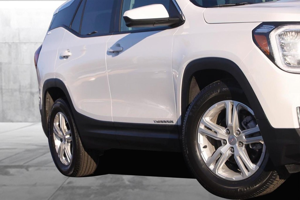 GMC Terrain Vehicle Image 03